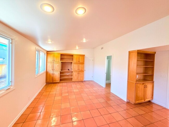 Building Photo - Fantastic Single Story 3 bed - 3 bath with backyard in Malibu - Topanga Beach Area