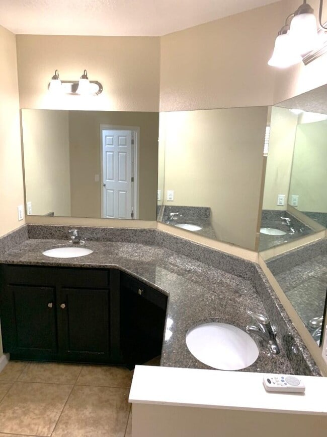 Building Photo - 2402 Okalani St