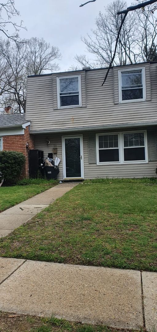 Building Photo - Condo for rent with parking and yard large...