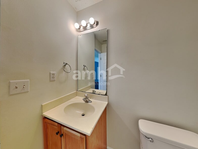 Building Photo - 1066 Bridgend Dr