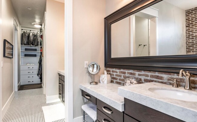 Building Photo - Luxurious Herriman 6 Bed with Indoor Court, Theater & Stunning Views!!!