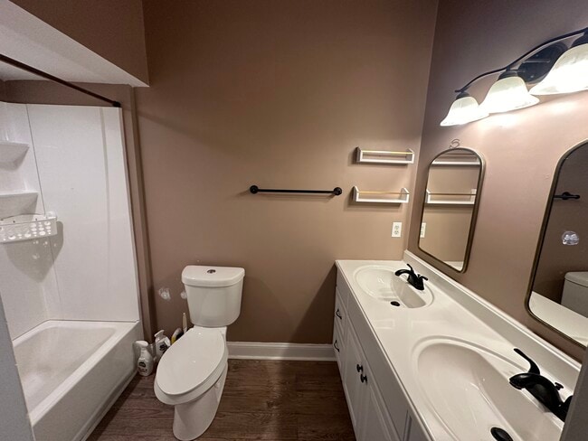 Building Photo - 600 W Mountain St