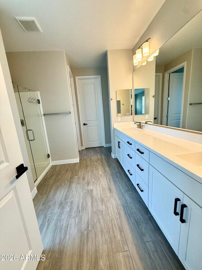 Building Photo - 1099 S Peden Dr