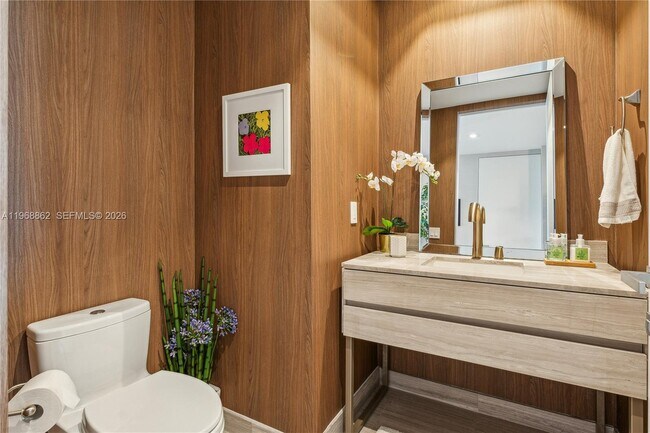 Building Photo - 18975 Collins Ave