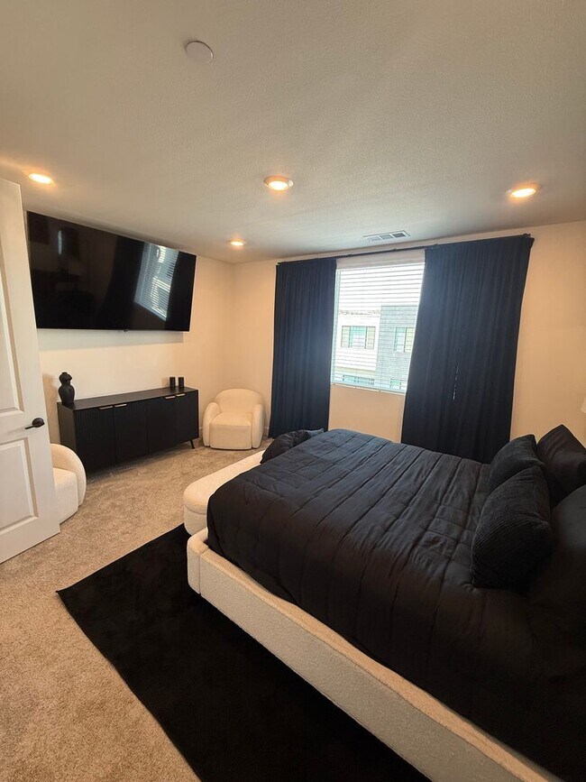 Building Photo - New Construction Town Home