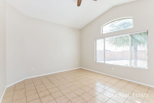 Building Photo - 554 S Sunny Rock Dr