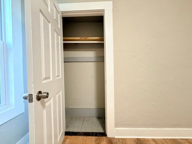 Building Photo - 16 1/2 Winslow St