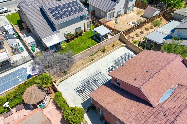 Building Photo - 45322 Pickford Ave