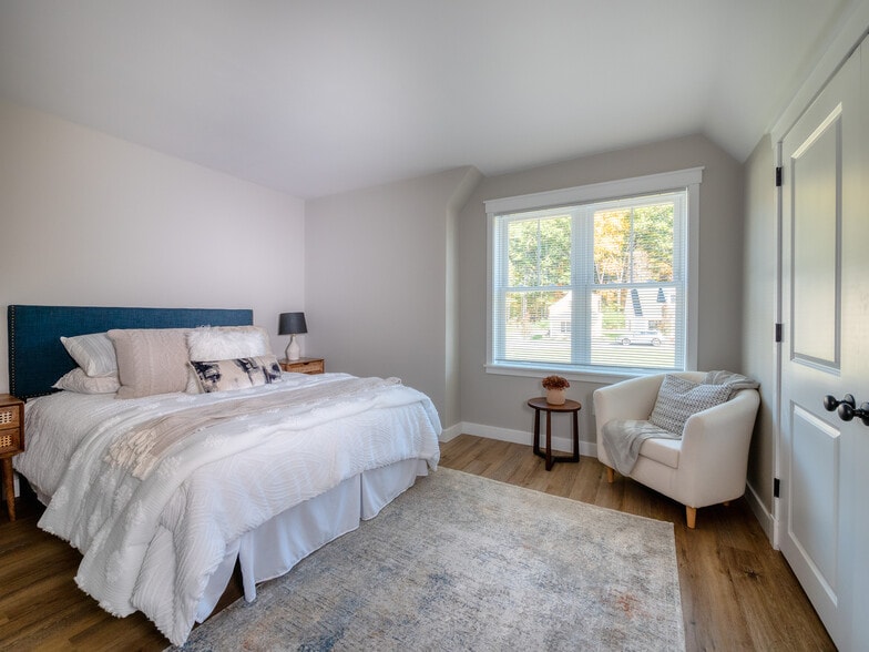 6 Cottage Lane: 3-bed 2-bath Second Floor Bedroom 2 - MCO Lancaster Cottages