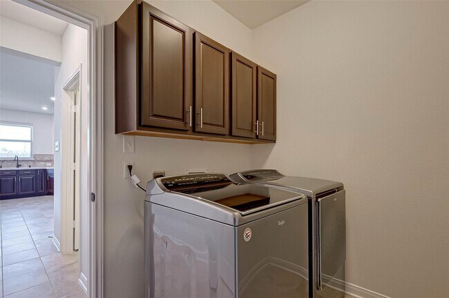 Building Photo - 16306 Oakside Hollow Ln