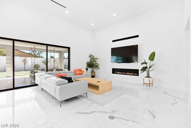 Building Photo - 4315 N Dapple Gray Rd