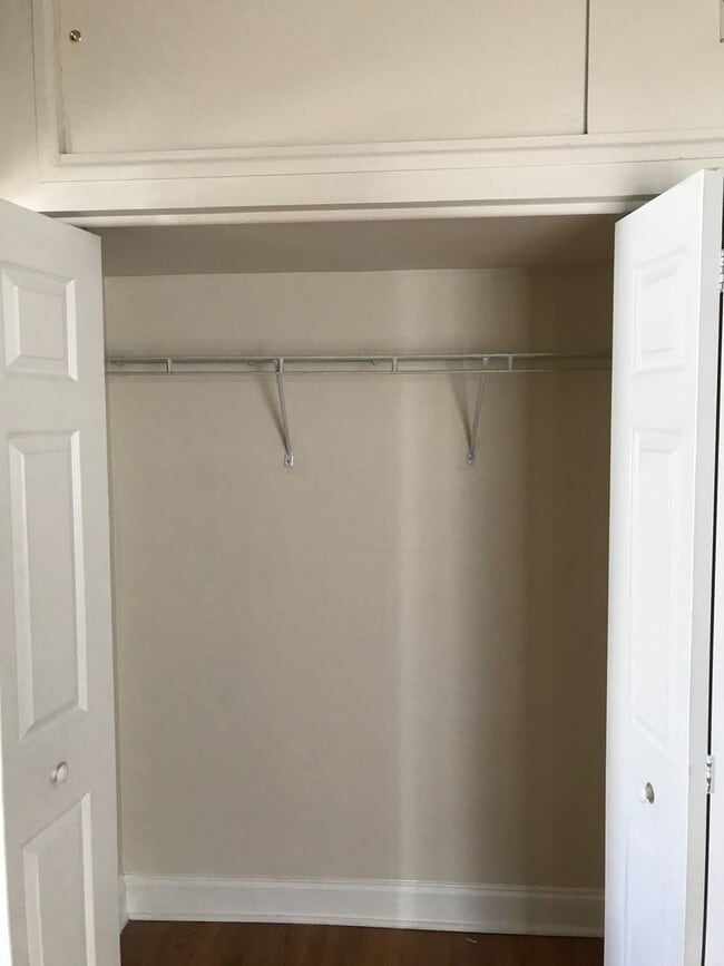 Building Photo - 629 Catharine St