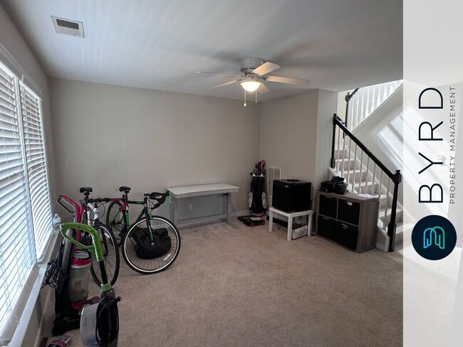 Building Photo - 115 E 14th St