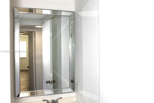 Building Photo - 13685 NE 10th Ave