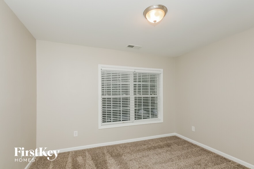 Building Photo - 9827 Jeanette Cir