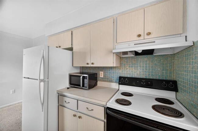 Building Photo - 2248 Browning St