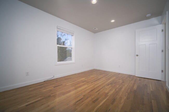 Building Photo - Unique Live/Work Opportunity With Large Fenced Yard Plus Outdoor Storage