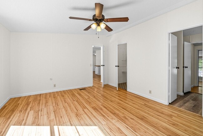 Building Photo - 315 Riverview Dr