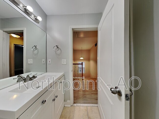 Building Photo - 1305 Sweetbriar Cir