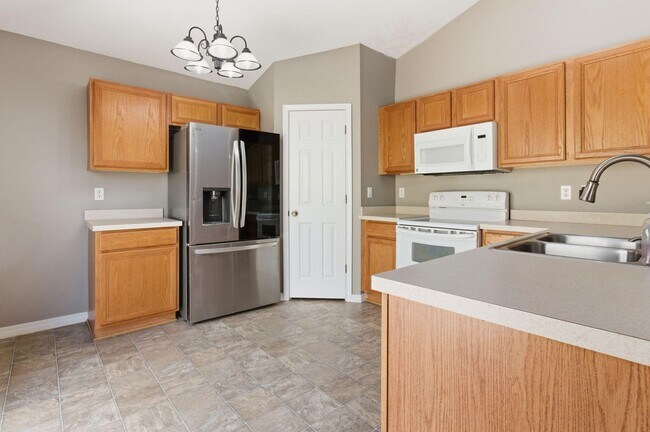 Building Photo - 122 Nivana Dr