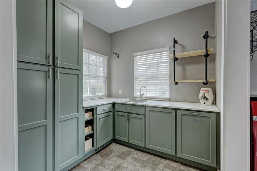 Building Photo - 2208 NW 16th St