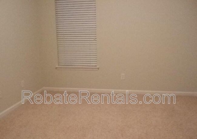 Building Photo - 7002 Roundleaf Dr