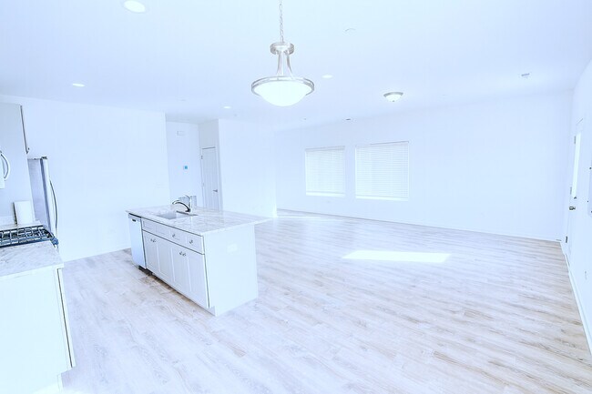 Building Photo - 1241 Gillespie Ln