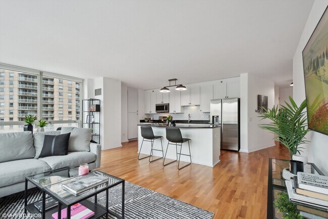 Building Photo - 33 W Ontario St