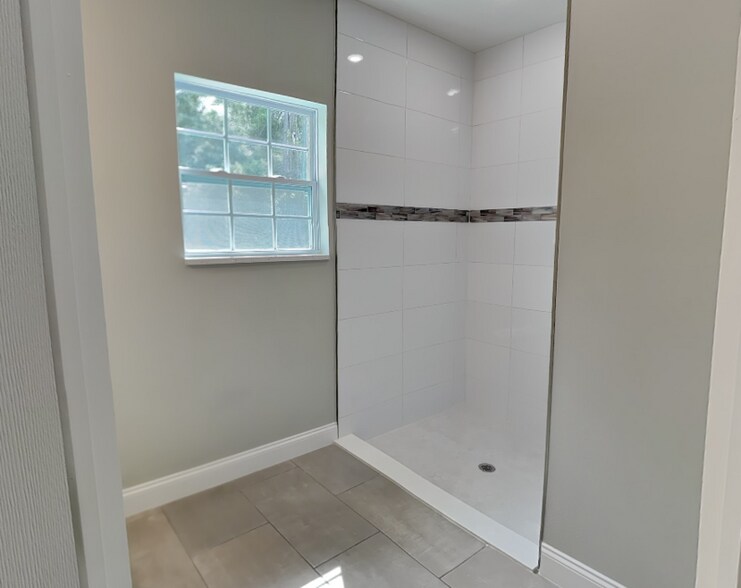 Building Photo - 11581 N Kenlake Cir