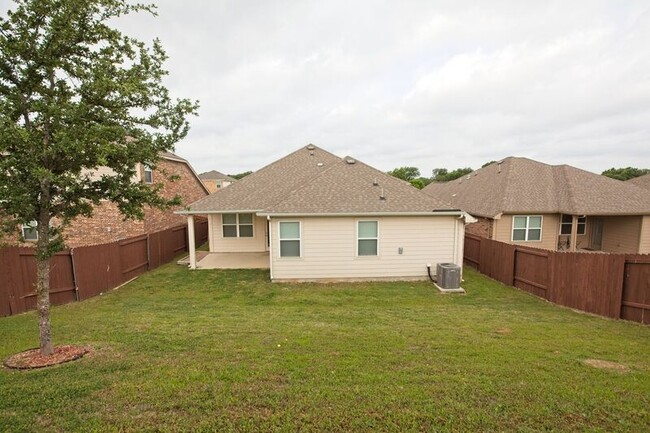 Building Photo - 1829 Persimmon Dr