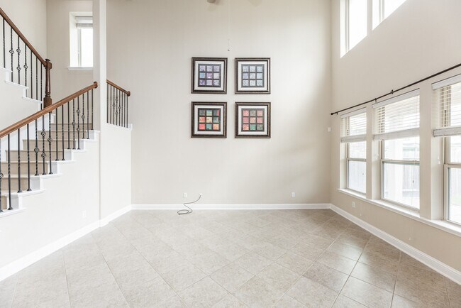 Building Photo - 6123 Northcrest Village Way