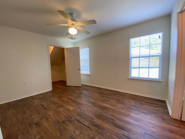 Building Photo - 4 Bedroom in Thaxton Place