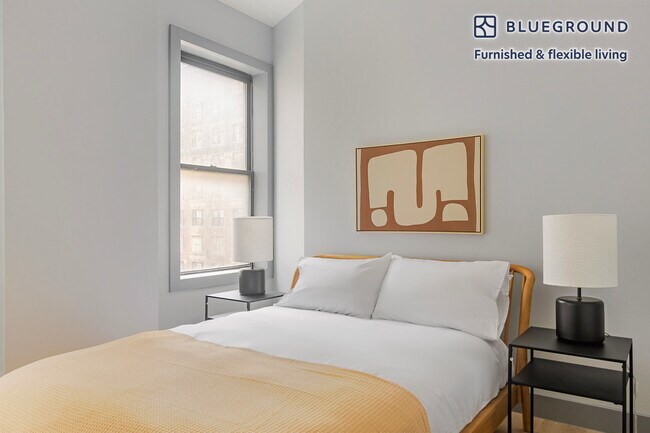 Building Photo - 161 W 54th St