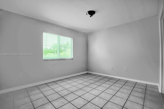 Building Photo - 3398 NE 9th Dr