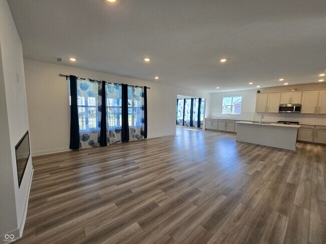 Building Photo - 5128 Summerton St