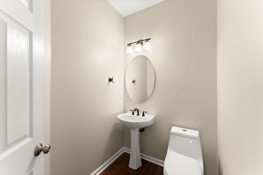 Building Photo - 2309 Wickingham Dr NE