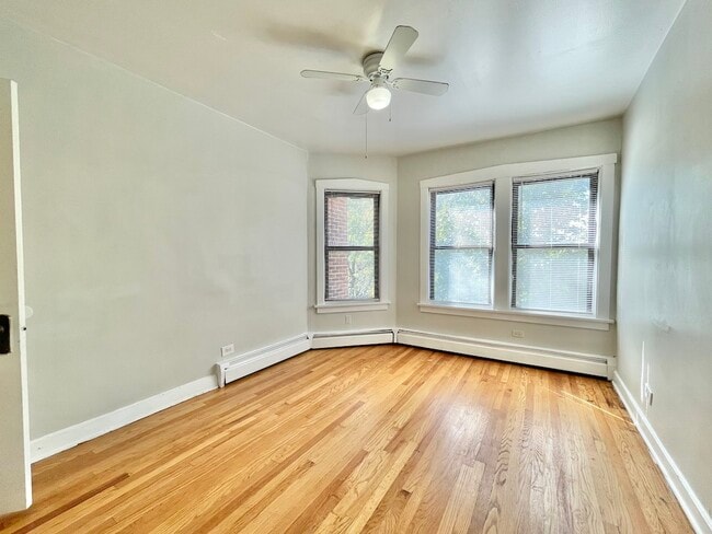 Building Photo - 2948 W Nelson St