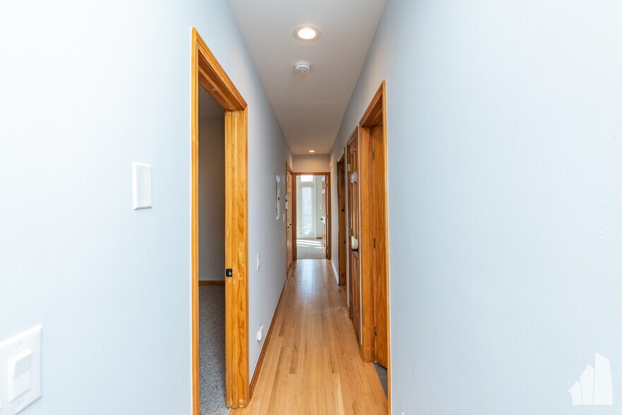 Building Photo - 2338 N Greenview Ave