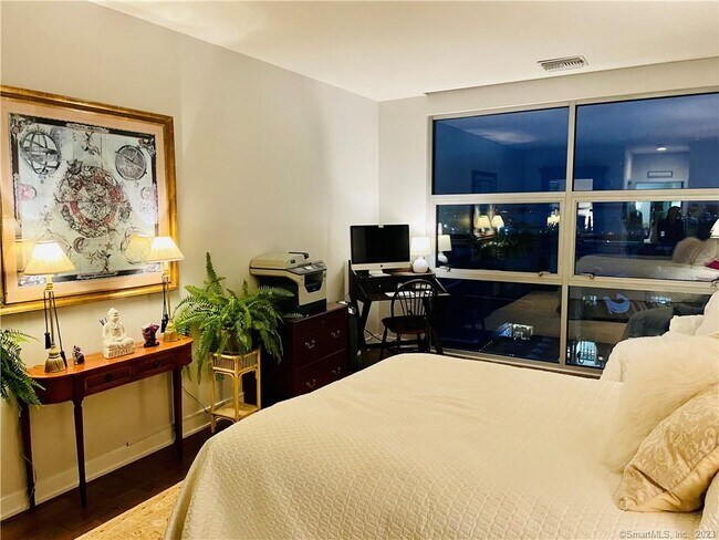 Building Photo - 33 N Water St