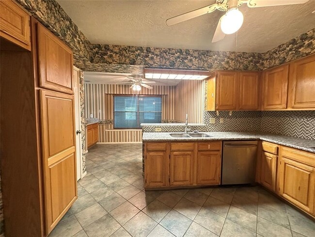 Building Photo - 3306 Kempwood Dr