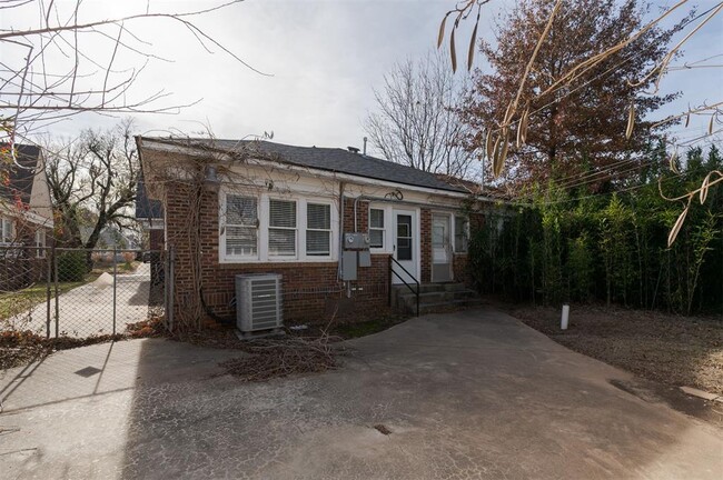 Building Photo - 2555 NW 20th St