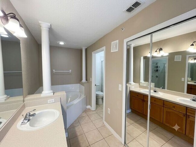 Building Photo - 2607 Emerald Lake Ct