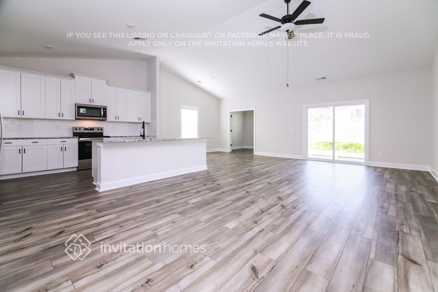 Building Photo - 404 Azalea Gaze Dr