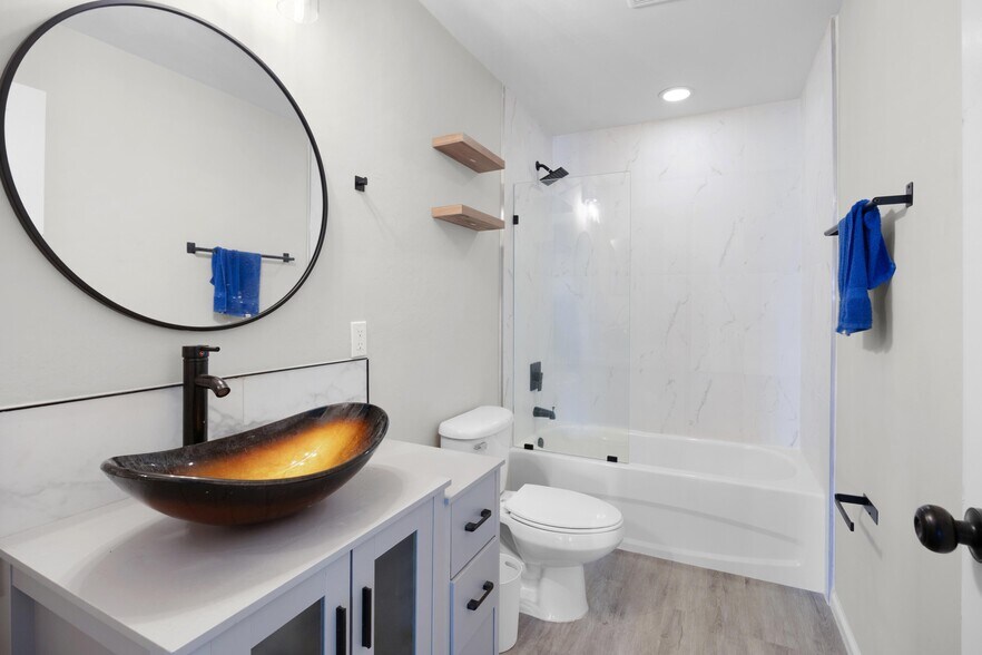 Building Photo - 3300 NW 15th Ln