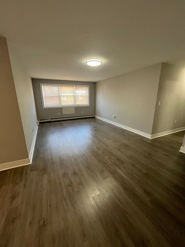 Building Photo - 431 Park Ave