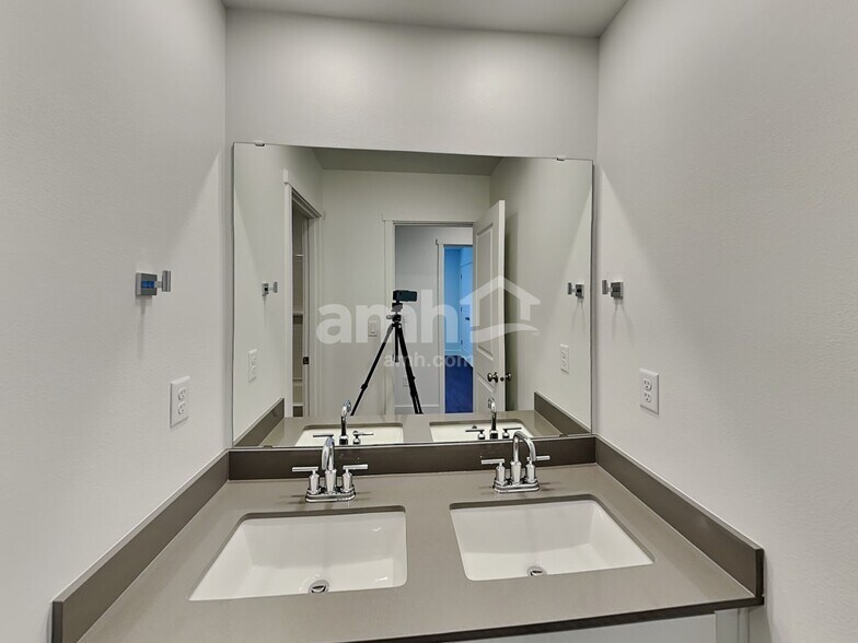 Building Photo - 4826 86th Ave NE