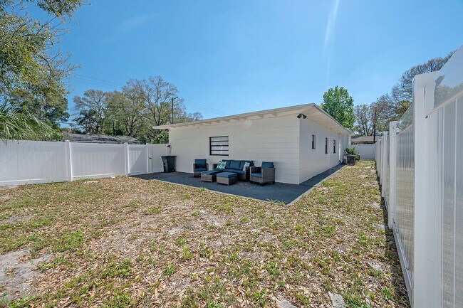 Building Photo - 701 W Indiana Ave