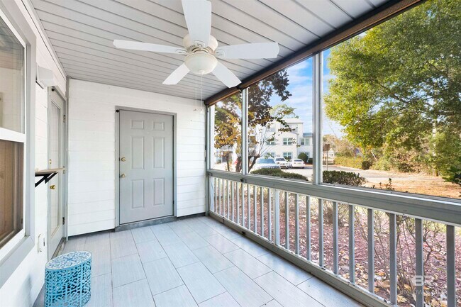 Building Photo - 2200 E 2nd St