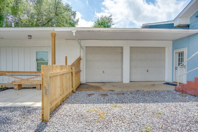 Building Photo - Fully Remodeled 2BR/2BA Attached Home with Garage, Modern Finishes, Park Views & Prime Downtown P...