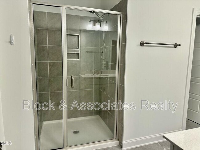 Building Photo - 2093 Maggie Vly Dr